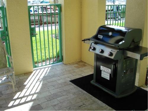 Amenities - Bayfront Pool and Grill